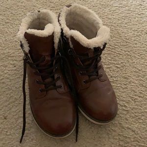 Old navy boots size 5